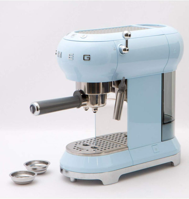 Espressor manual Smeg, ECF01PBEU, sistem cappuccino, termobloc, capacitate mare a ceștilor și funcție dublă de cafea, rezervor de apă de 1 l, dimensiuni compacte, 1350 W, albastru pastel