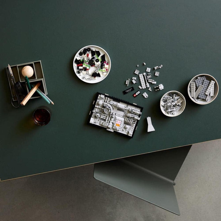 LEGO 75329 Star Wars Death Star Trench Run Diorama Set, kit model pentru adulți cu X-Wing-ul lui Luke Skywalker, merchandise pentru fani din A New Hope, decorare cameră, cadou