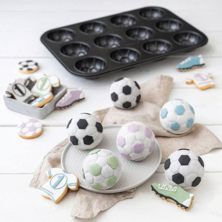 Zenker 12Er Muffinform – Muffinbackblech Für Muffins Und Cupcakes Aus Der Serie Soccer Baking– Hitzebeständiges 12Er Muffinblech Mit Antihaftbeschichtung, Schwarz