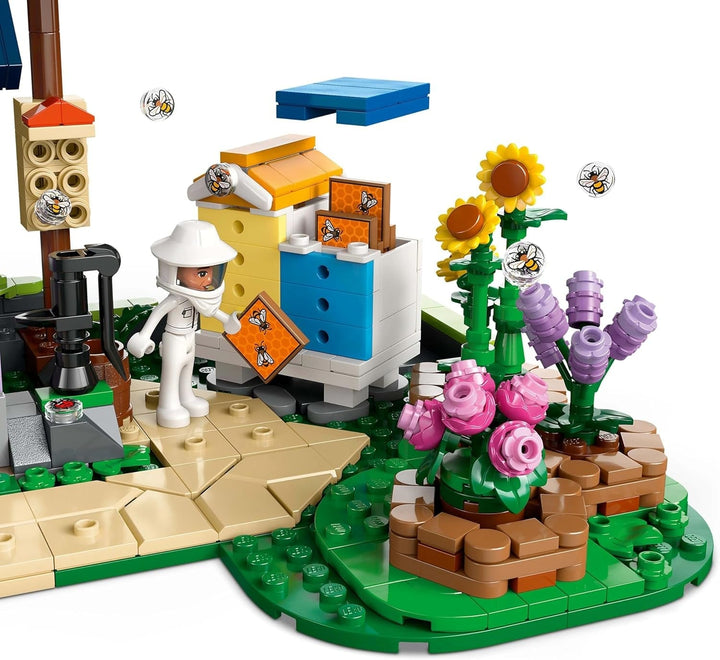 LEGO Friends House And Flower Garden The Beekeeper, set de construcție, set de joacă în natură, cadou pentru fete de la 12 ani, set cu model construibil, 4 minifigurine și figuri de animale, pisică și iepure 42669