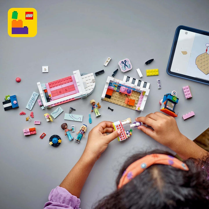 Salon de coafură LEGO Friends, set de construit și jucat pentru jocuri de rol creative, jucărie de construit, cadou pentru fete cu vârsta de peste 7 ani, 3 minifigurine de personaje pentru jocuri de rol 42662