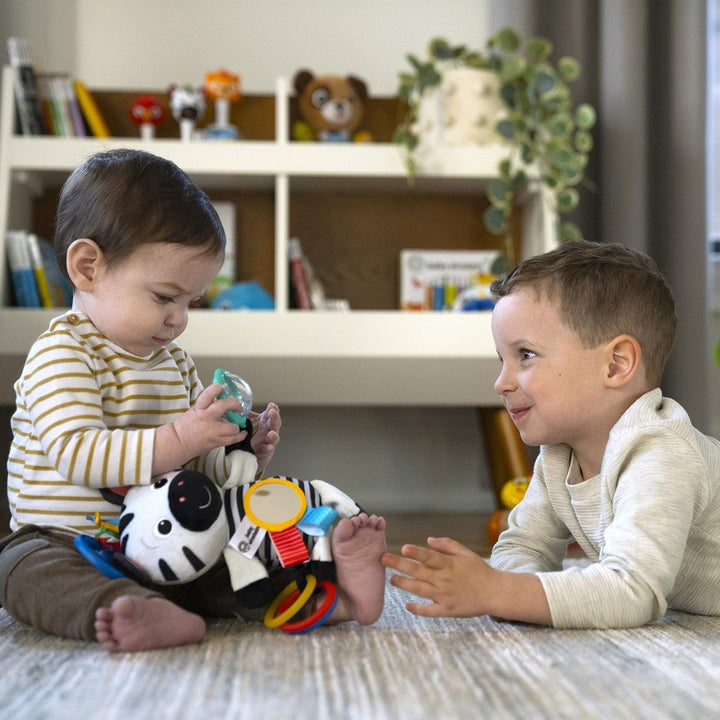 Baby Einstein Zen's Sensory Play jucărie de pluș zebră jucărie de activitate în design cu contrast ridicat, cu texturi diferite, sunete crinkle, un zornăitor și multe altele, 6 bucăți, 12793 Jucarii Bebe Naty Shop