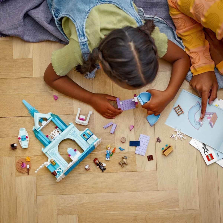 LEGO Disney Frozen Palatul de gheață al Elsei, castelul reginei de gheață, jucărie cu păpușile prințesei ELSA și Anna, plus 2 figurine de animale, cadou minunat pentru fete și băieți de 4 ani 43238