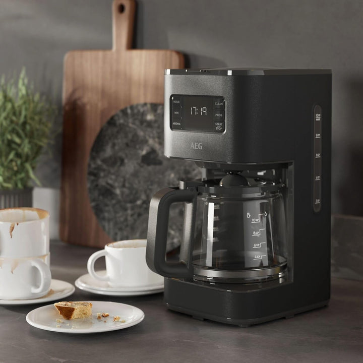 AEG filtru de cafea Deli 5 Cu ulcior de sticlă | 1,25 L | Cronometru programabil | Funcție de menținere la cald | Oprire automată | Indicator nivel apă | 1000 wați | 2-10 cești | Anti-picurare | Antracit | CM5-1-6AN