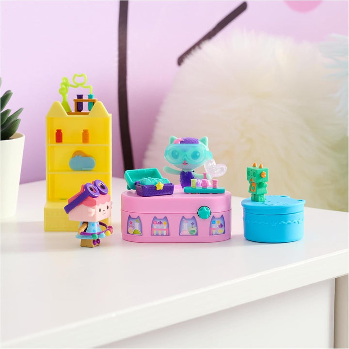 Gabby™S Dollhouse, Bobble Kitty Furniture Pack Of Meerkats, figură de pisică cu mobilier și accesorii pentru casa de păpuși, de la 3 ani