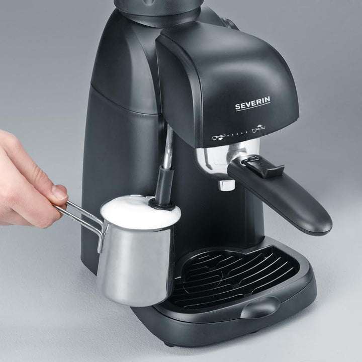 SEVERIN Espresso machine, Aparat de cafea mic pentru până la 4 cești de espresso, Aparat de cafea cu spumă de lapte pentru specialități de cafea cu lapte, Ideal pentru persoane singure, Negru, KA 5978