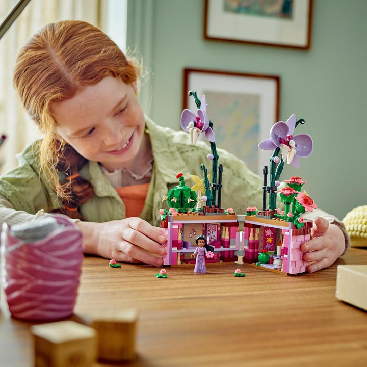 LEGO Ç€ Disney Encanto Ghiveciul de flori al Isabelei, set pentru copii cu orhidee de jucărie construibilă, set de construcție decorativ cu mini păpușă a unui personaj din film, idee de cadou pentru fete și băieți de la 9 ani 43237