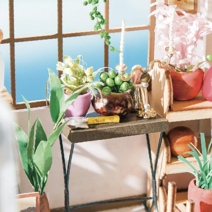 Robotime DG145 Rolife Emily's Flower Shop Miniature Doll's House Fabricat din lemn, metal, tesatura si carton, Dimensiuni: 22 X 15 X 17 Cm,