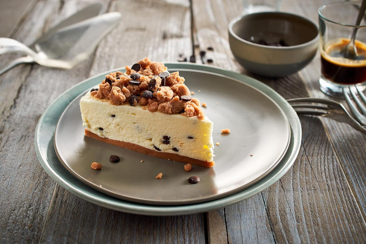 RUF Cookie Dough Cake Ohne Backen, Tortenboden Aus Keksteig Mit Frischkäse-Creme Und Schokoladenstückchen, Inkl. Kuchenform, 1X325G