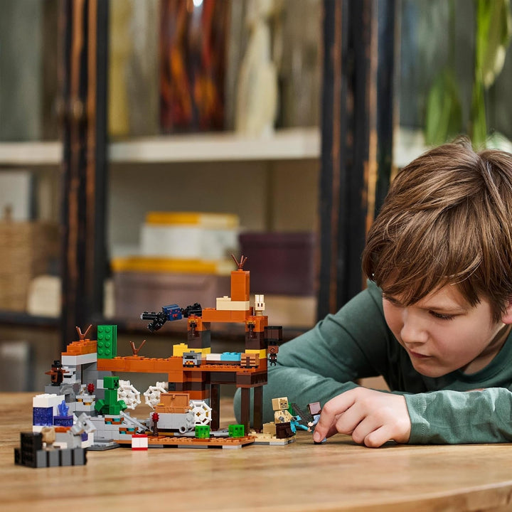 LEGO Minecraft Mina din Badlands, jucărie minieră pentru joc video, set pentru băieți și fete cu vârsta de peste 8 ani, cărămizi distractive de construcție, set de aventură, cadou de ziua de naștere 21263