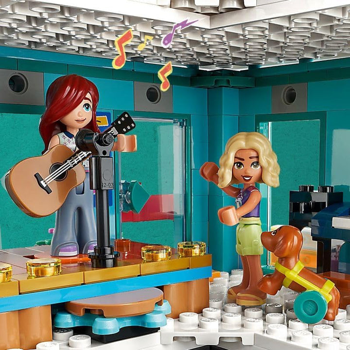 LEGO 41748 Friends Heartlake City Community Centre, clădire modulară cu studiouri de artă și de înregistrare, cameră de joacă cu 6 mini păpuși, inclusiv Pickle The Dog, jucărie pentru copii