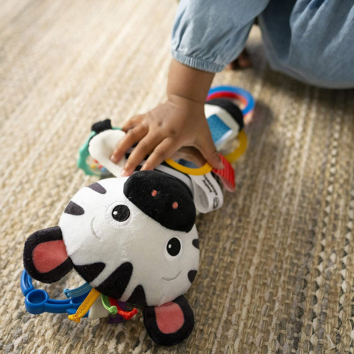 Baby Einstein Zen's Sensory Play jucărie de pluș zebră jucărie de activitate în design cu contrast ridicat, cu texturi diferite, sunete crinkle, un zornăitor și multe altele, 6 bucăți, 12793 Jucarii Bebe Naty Shop