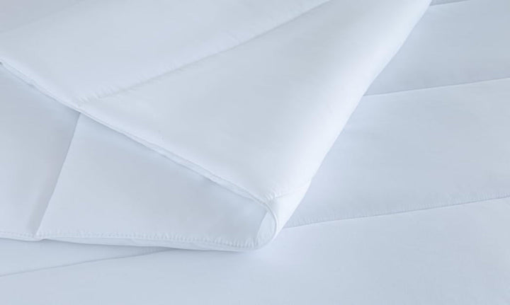 Cuvertură, plapumă 3001 din fibră antiacarieni, toamnă-iarnă, 300 G/M², alb (toate dimensiunile disponibile) (pat 105/120-180 X 220 Cm) Plapumi si pilote Naty Shop
