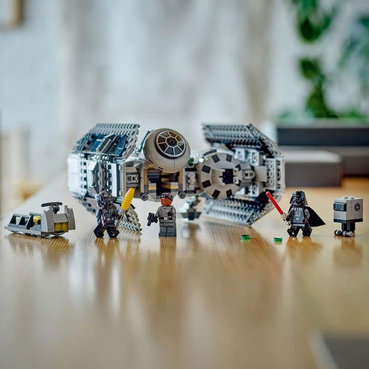 LEGO Star Wars TIE Bomber Model Kit cu Darth Vader Minifigure cu Lightsaber și Gonk Droid, jucărie construibilă cu Starfighter ca un cadou 75347