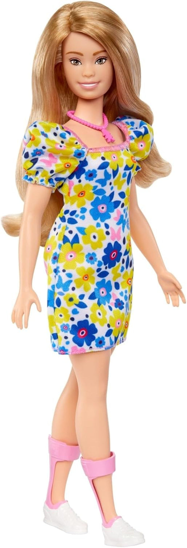 Barbie Fashionistas - păpușă dezvoltată cu Societatea Națională pentru Sindromul Down, păr blond și ținută trendy cu rochie florală și adidași albi, pentru copii de la 3 ani, HJT05