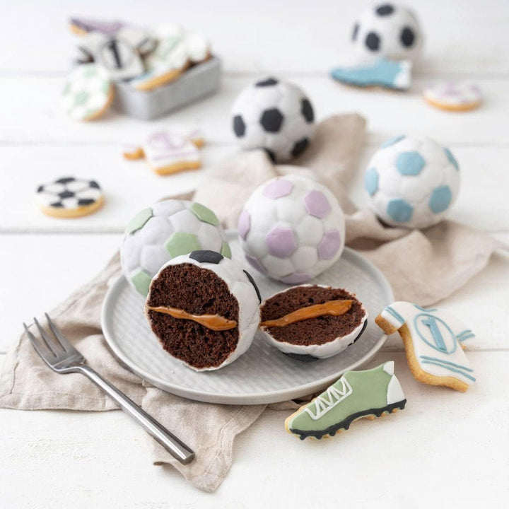 Zenker 12Er Muffinform – Muffinbackblech Für Muffins Und Cupcakes Aus Der Serie Soccer Baking– Hitzebeständiges 12Er Muffinblech Mit Antihaftbeschichtung, Schwarz