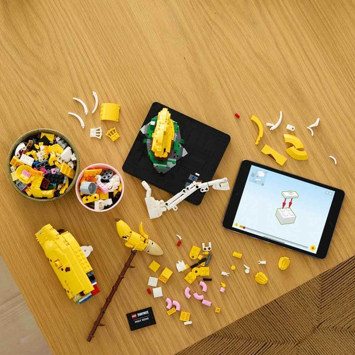 LEGO Fortnite bone shali - Inclusiv aruncător de vopsea și târnăcop pentru bătut boluri - Obiect de colecție pentru fanii jocurilor video - Set de construcție pentru adulți ca decor pentru casă sau birou - 77072