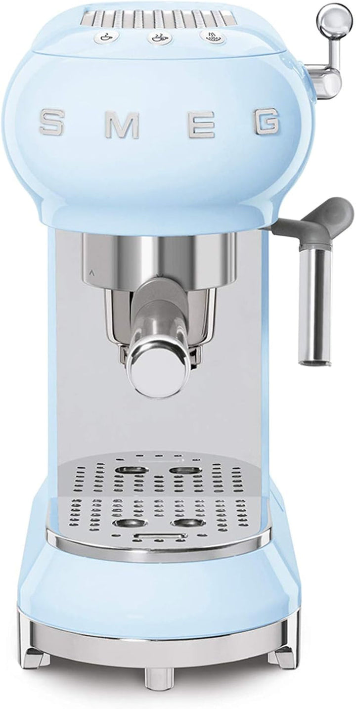 Espressor manual Smeg, ECF01PBEU, sistem cappuccino, termobloc, capacitate mare a ceștilor și funcție dublă de cafea, rezervor de apă de 1 l, dimensiuni compacte, 1350 W, albastru pastel