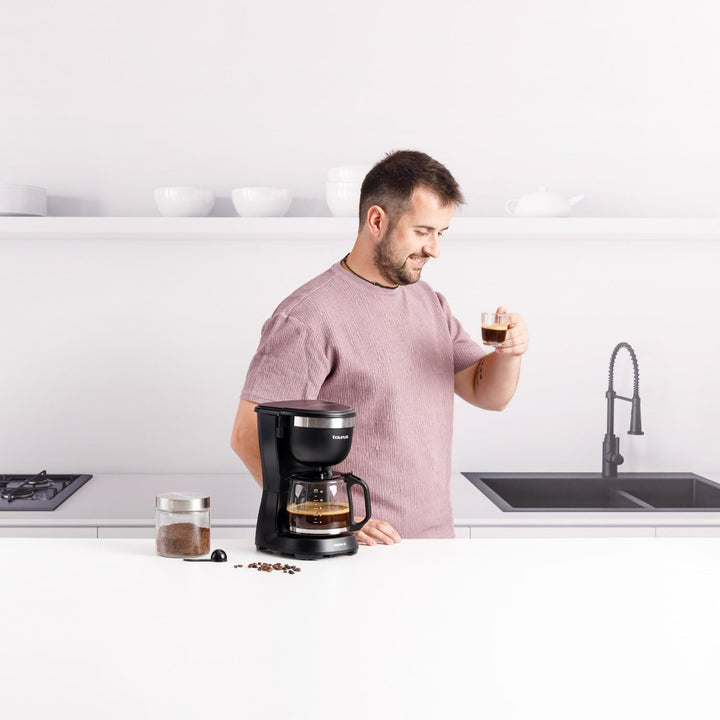 Espressor Verona 12, 680 W, 1250 ml, Intense Flavour Tech, plită, filtru permanent lavabil, cană de sticlă anti-picurare, design compact negru mat, fără BPA