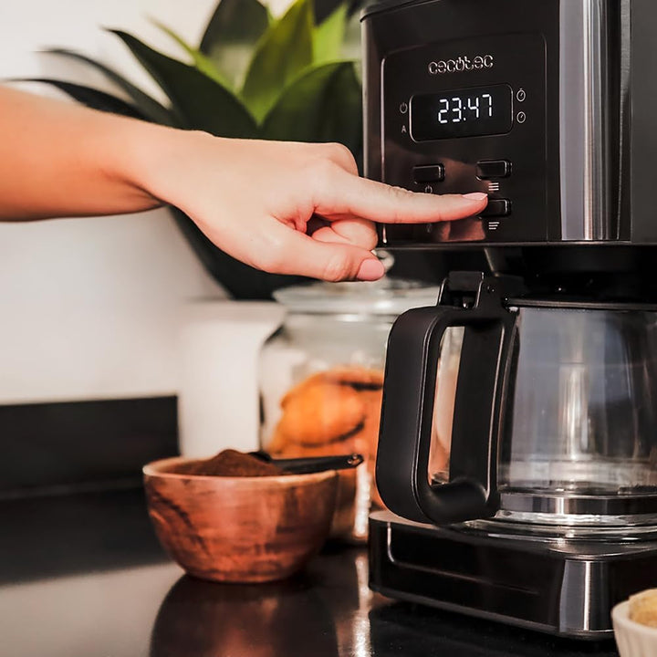 Espressor Cecotec Coffee cu 56 de ore de funcționare, 800 W, programare cafea, oțel inoxidabil, ecran LCD, protecție anti-picurare, capacitate 1,3 l, 12 cești, oprire automată, rezervor cu fereastră