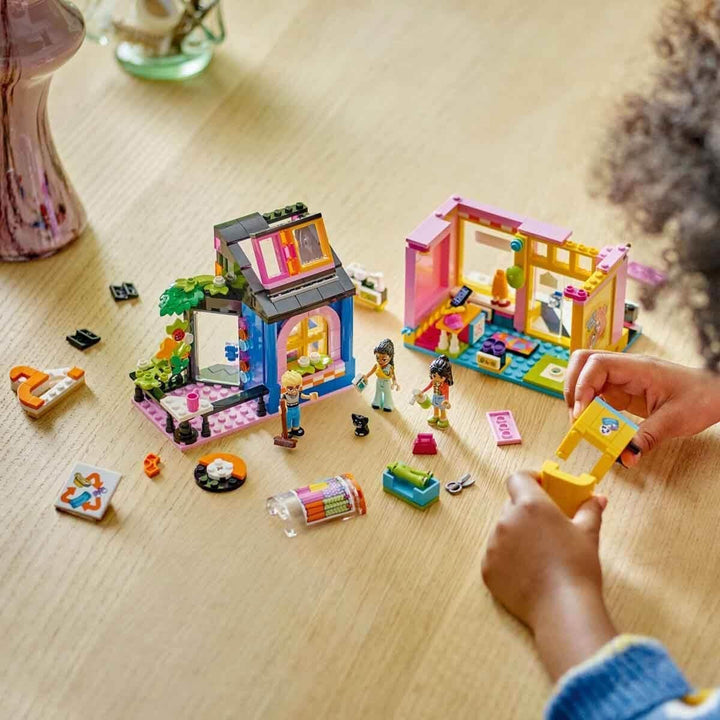 Magazin de modă LEGO Friends Vintage, set de construcție pentru copii cu magazin de jucării, figurine și pisică, model pentru jocul de rol pentru dezvoltarea socio-emoțională, cadou pentru fete și băieți de 6 ani 42614