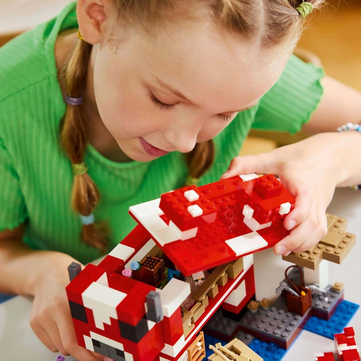 LEGO Minecraft The Mushroom Cow House, jucărie de construit pentru jocul video, model în țara ciupercilor cu minifigurine, Steve și alte personaje, set de joacă pentru băieți și fete de la 8 ani 21270