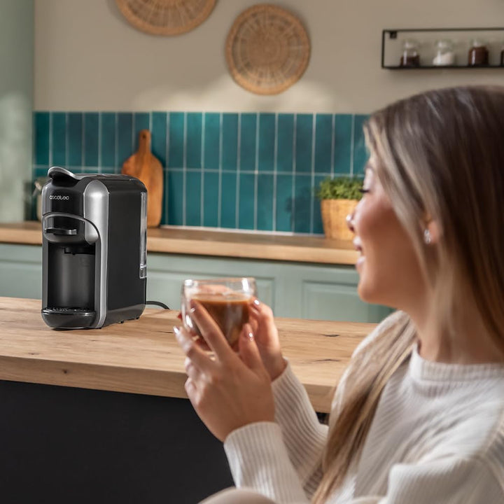 Espressor compact Cecotec Espresso Freestyle, putere maximă 1450 W, termobloc, design elegant și compact, pompă ForceAroma cu presiune de 19 bari, rezervor de apă de 600 ml, oprire automată