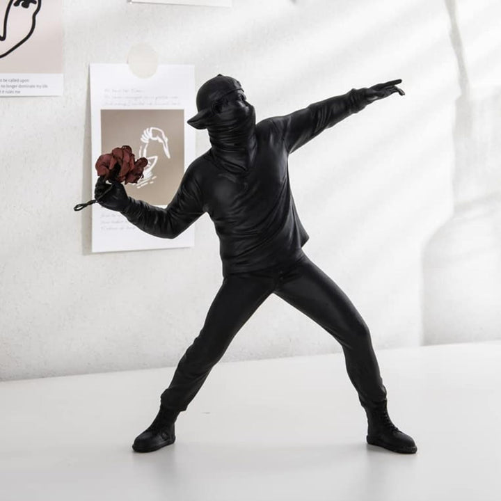 Bella ragazza a palloncino, scultura in resina, statua per decorazioni interne, statua di Banksy, ragazza del cuore rosso, figura di palloncino, scultura d'arte moderna, scaffale, decorazione