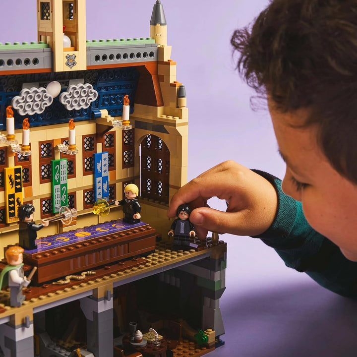 LEGO Harry Potter Castelul Hogwarts: Clubul de duel, set de construcție Cu 4 minifigurine Incl. Draco Malfoy, Gilderoy Lockhart & Severus Snape, set Cu funcție Pentru băieți și fete cu vârsta de 8+ 76441