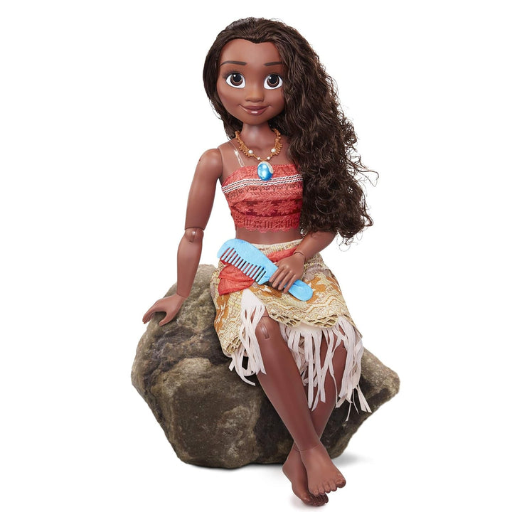 Disney Princess Vaiana, păpușă de joacă înaltă de 80 cm de la Jakks Pacific, păpușă mobilă, cu perie pentru a-și pieptăna buclele ondulate, rochie inspirată de film, colier detașabil cu pandantiv